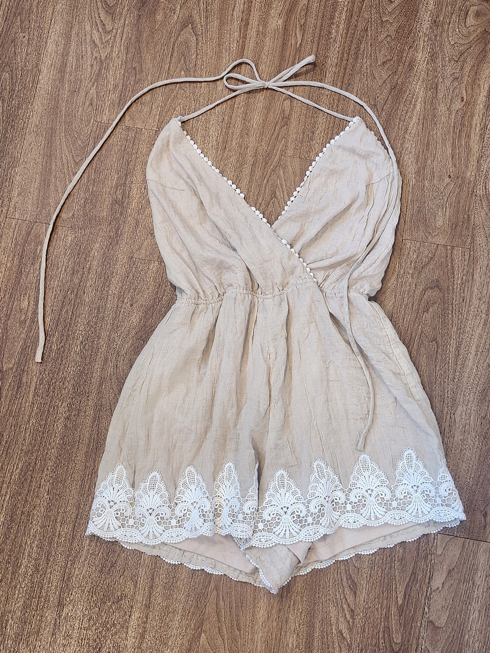 ONETHELAND Sand & White Lace-Trim Halter Romper Size Large